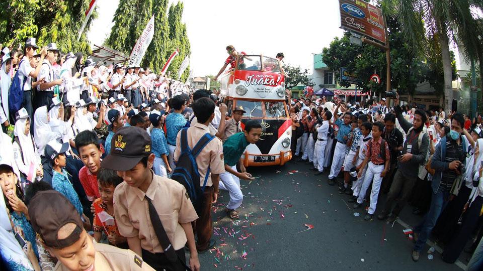 Arak-arakan Tontowi Ahmad dan Liliyana Natsir di Kota Kudus.